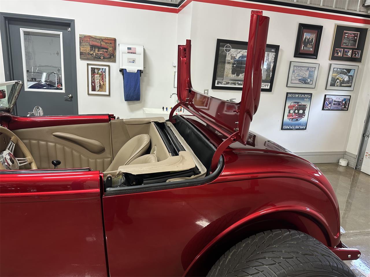 Ford-Roadster-1932-Ruby-red-metallic-Tan-13