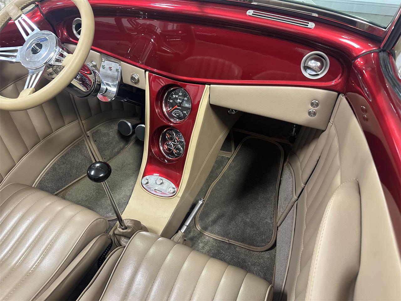 Ford-Roadster-1932-Ruby-red-metallic-Tan-15