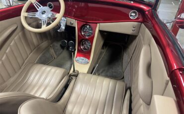 Ford-Roadster-1932-Ruby-red-metallic-Tan-19