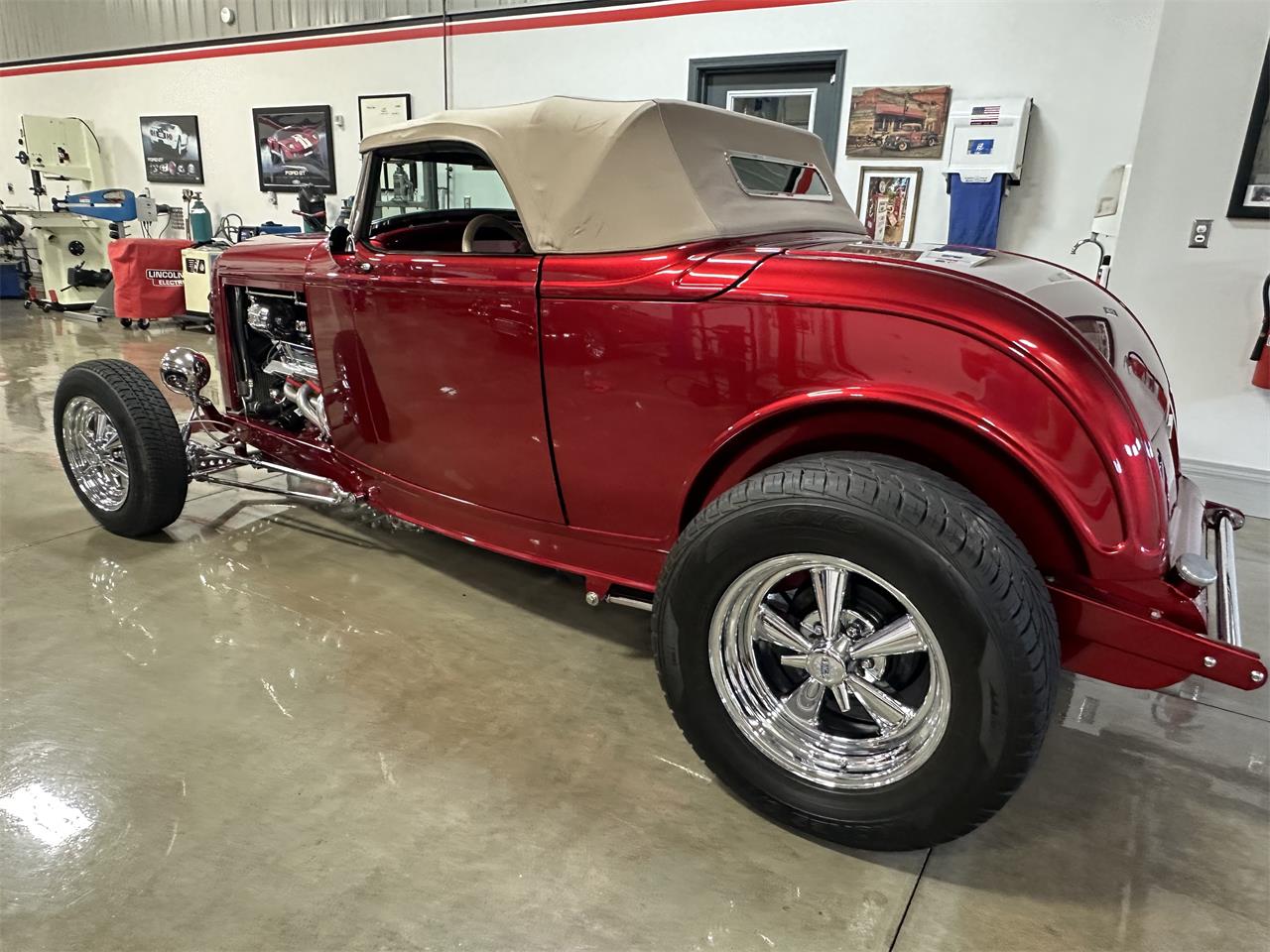 Ford-Roadster-1932-Ruby-red-metallic-Tan-9