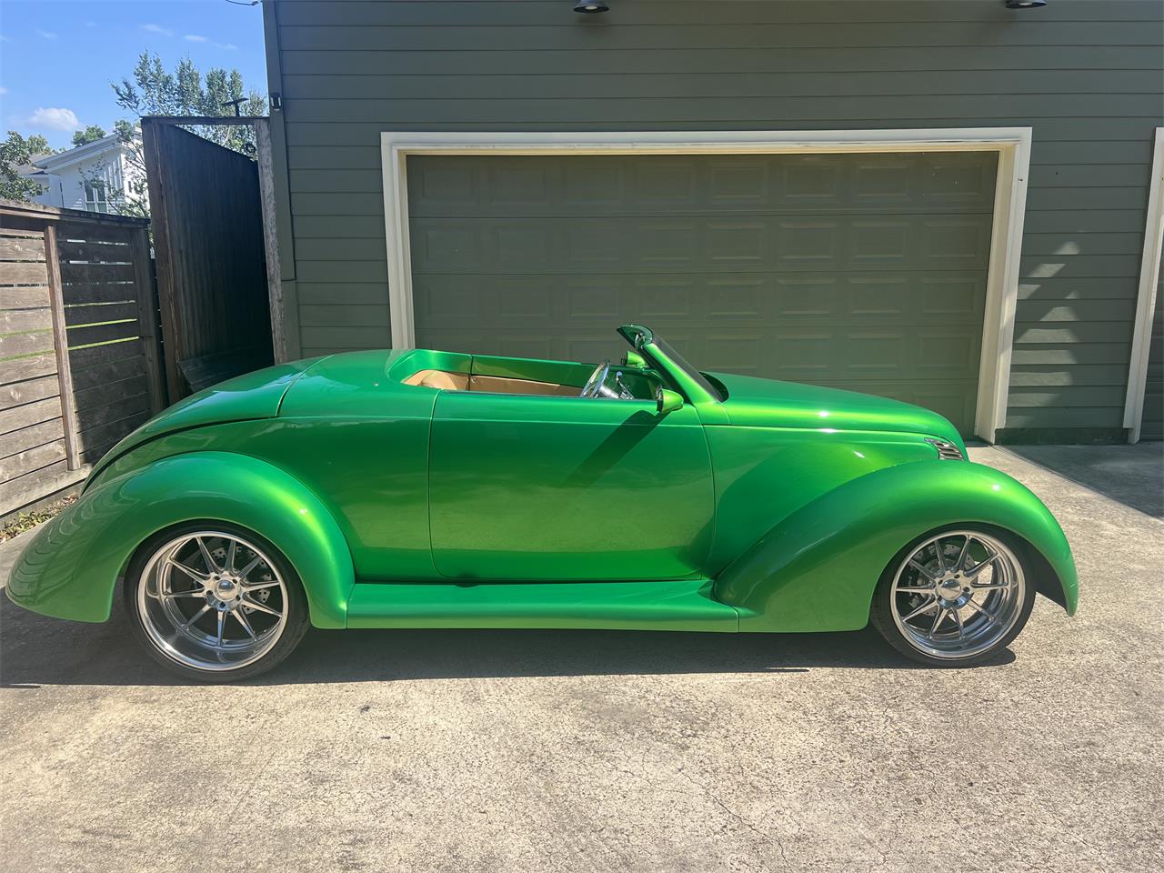 Ford-Roadster-1939-Candy-Metallic-Green-Tan-1