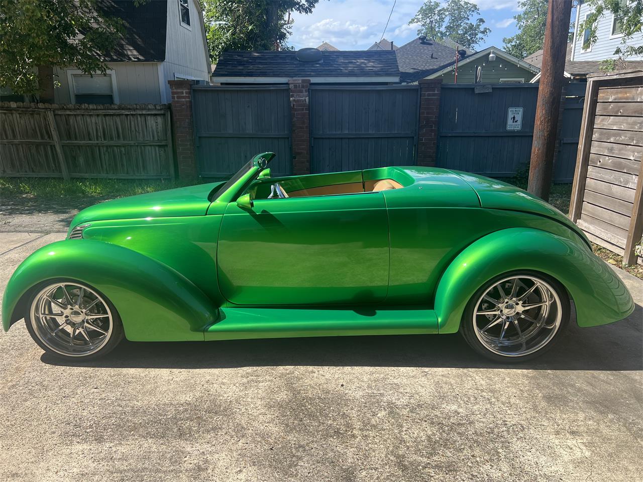 Ford-Roadster-1939-Candy-Metallic-Green-Tan-15