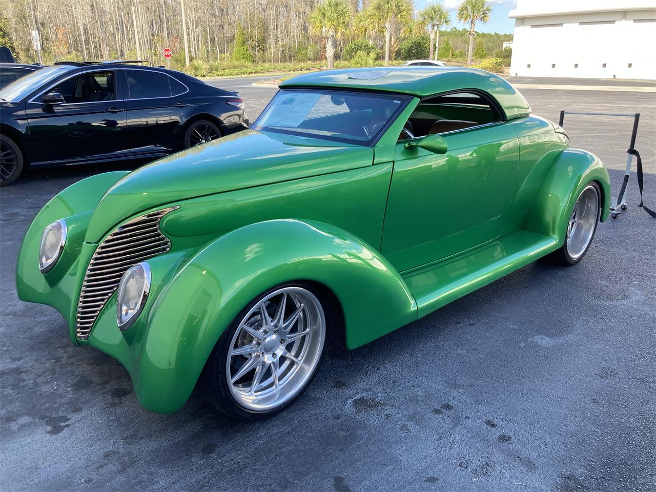 Ford-Roadster-1939-Candy-Metallic-Green-Tan-2