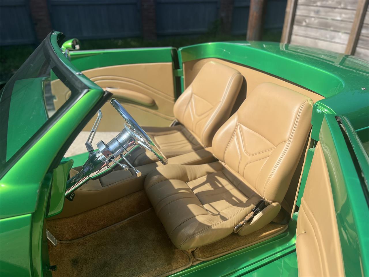Ford-Roadster-1939-Candy-Metallic-Green-Tan-21