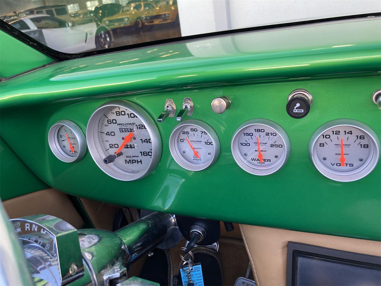 Ford-Roadster-1939-Candy-Metallic-Green-Tan-35