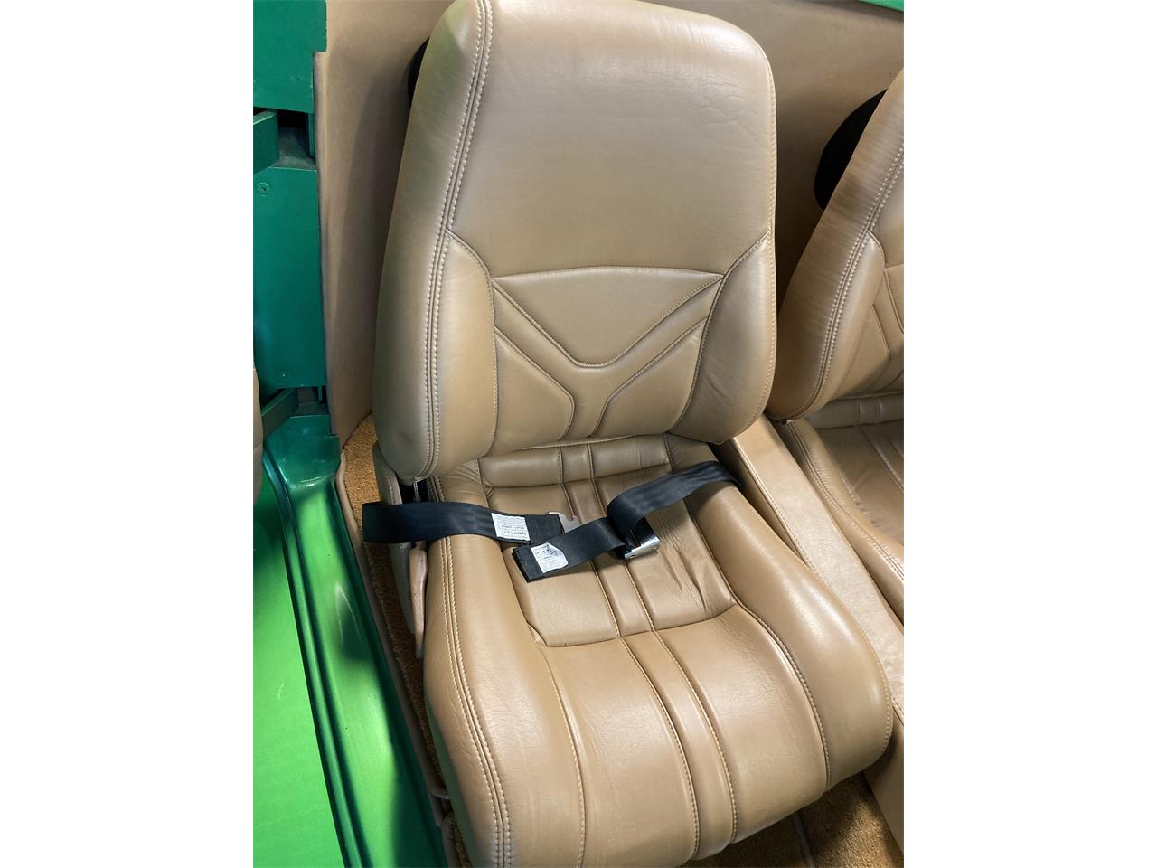 Ford-Roadster-1939-Candy-Metallic-Green-Tan-40