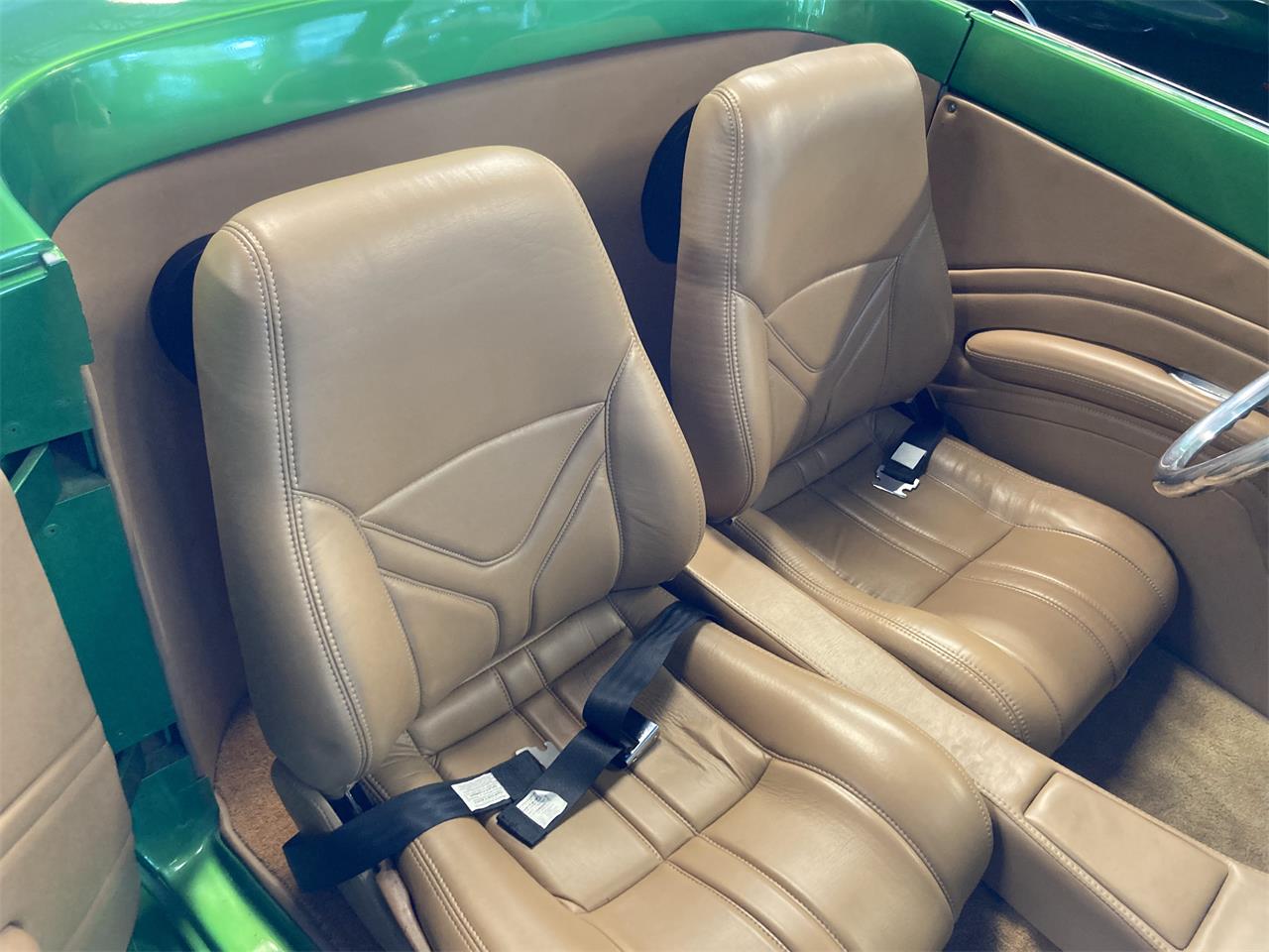 Ford-Roadster-1939-Candy-Metallic-Green-Tan-41