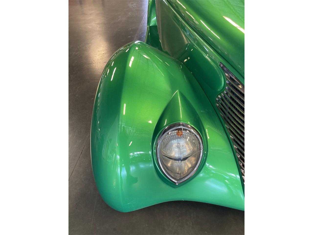 Ford-Roadster-1939-Candy-Metallic-Green-Tan-45
