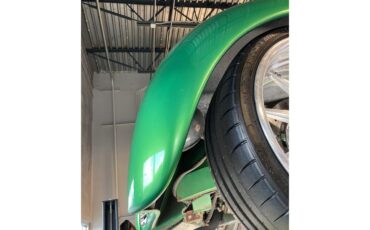 Ford-Roadster-1939-Candy-Metallic-Green-Tan-58