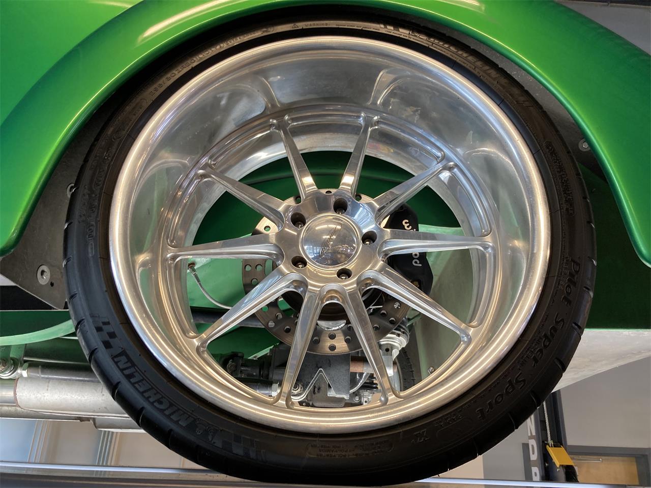 Ford-Roadster-1939-Candy-Metallic-Green-Tan-72