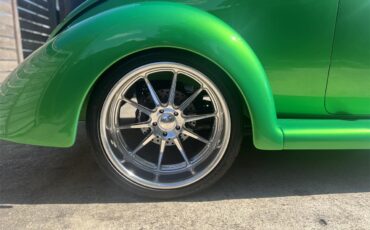 Ford-Roadster-1939-Candy-Metallic-Green-Tan-76
