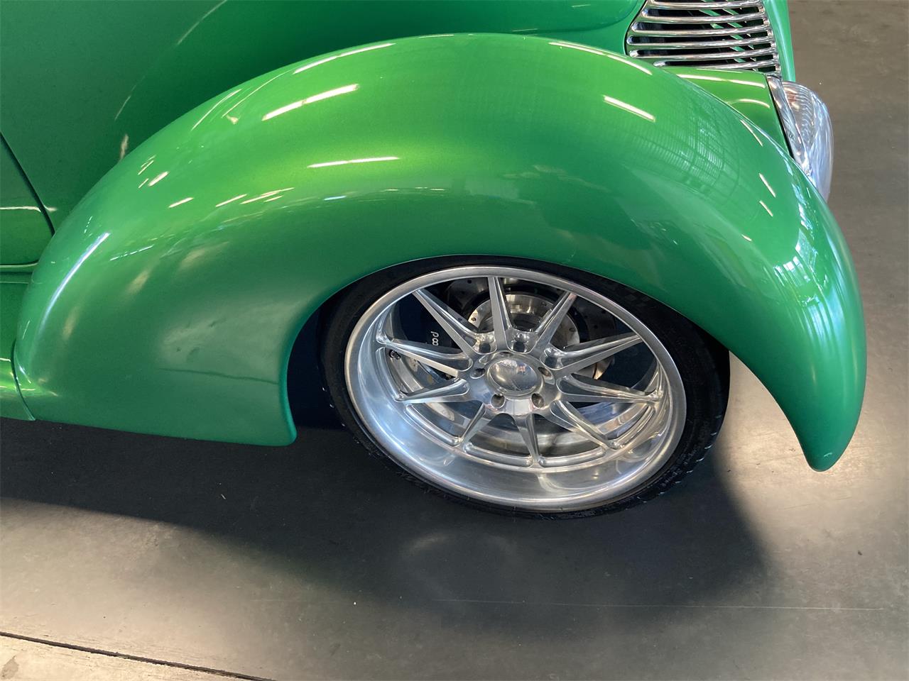 Ford-Roadster-1939-Candy-Metallic-Green-Tan-77