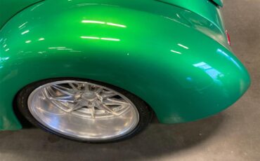 Ford-Roadster-1939-Candy-Metallic-Green-Tan-78