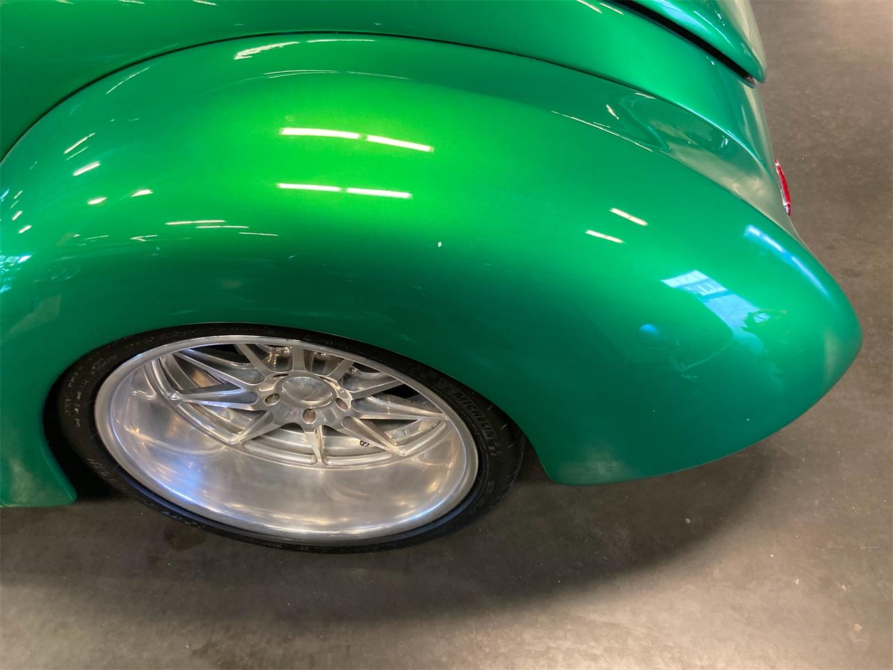 Ford-Roadster-1939-Candy-Metallic-Green-Tan-78
