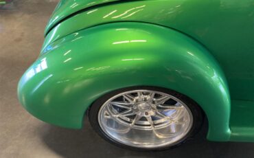 Ford-Roadster-1939-Candy-Metallic-Green-Tan-79