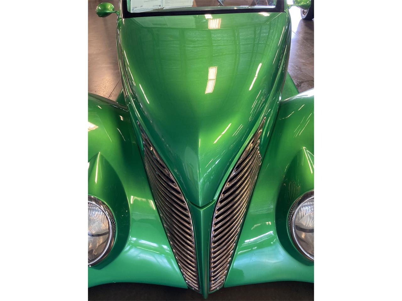 Ford-Roadster-1939-Candy-Metallic-Green-Tan-82