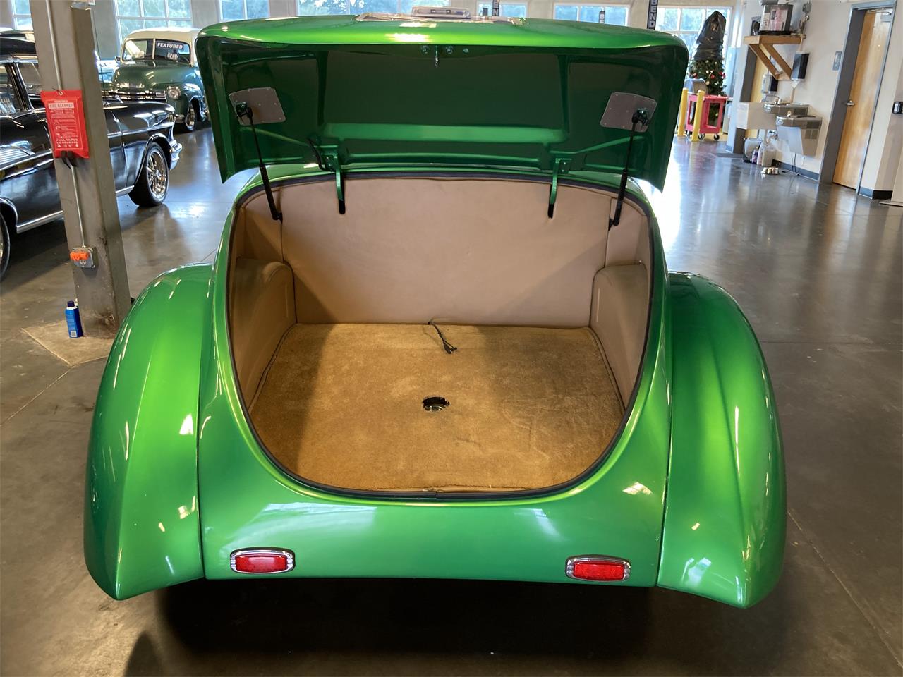Ford-Roadster-1939-Candy-Metallic-Green-Tan-83