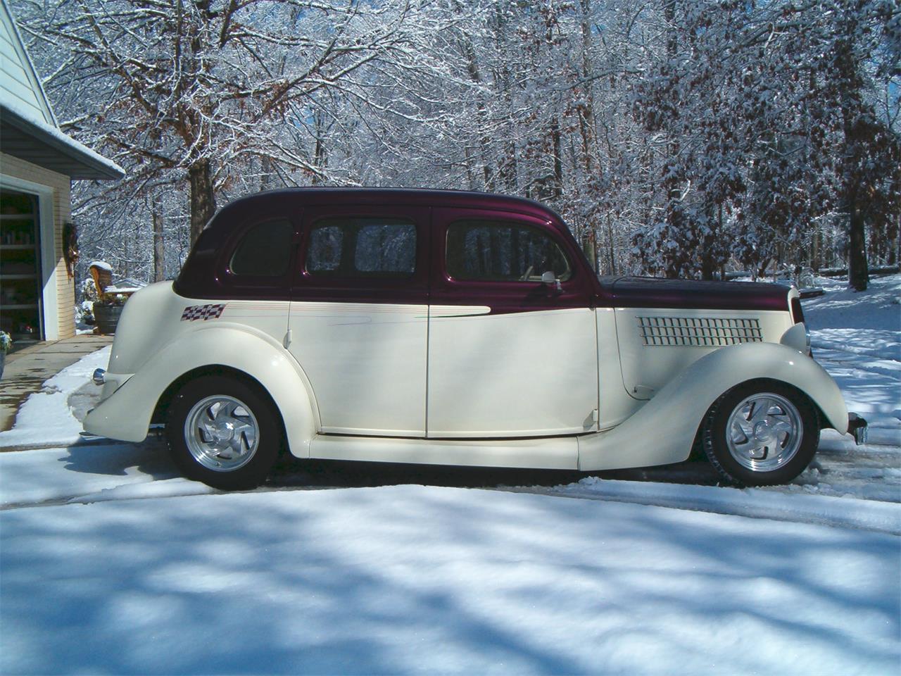 Ford-Sedan-1935-Purple-amp-White-White-Leather-11