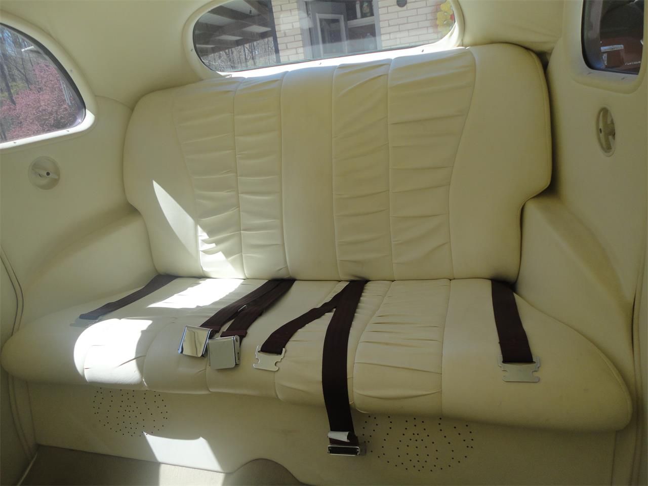 Ford-Sedan-1935-Purple-amp-White-White-Leather-9