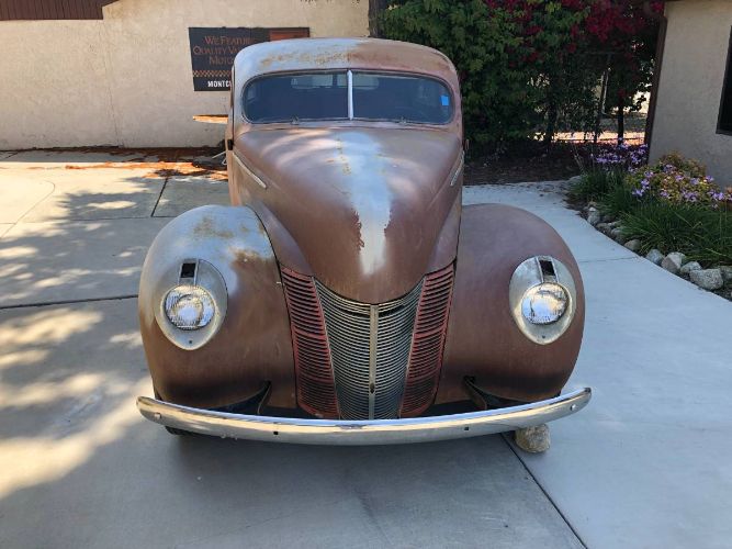 Ford-Sedan-1940