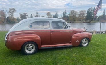 Ford-Sedan-1941-Brown-10