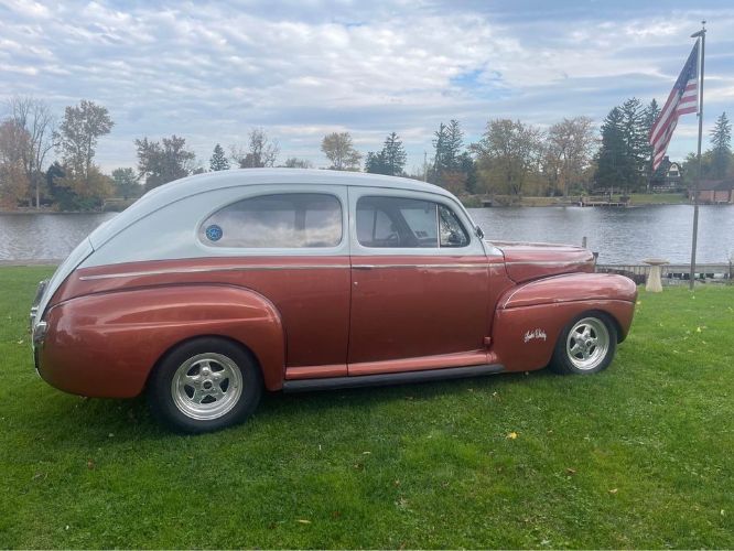 Ford-Sedan-1941-Brown-10