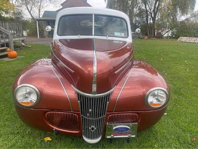 Ford-Sedan-1941-Brown-11