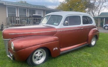 Ford-Sedan-1941-Brown-12