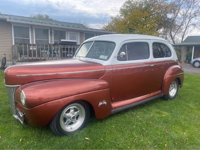 Ford-Sedan-1941-Brown-12