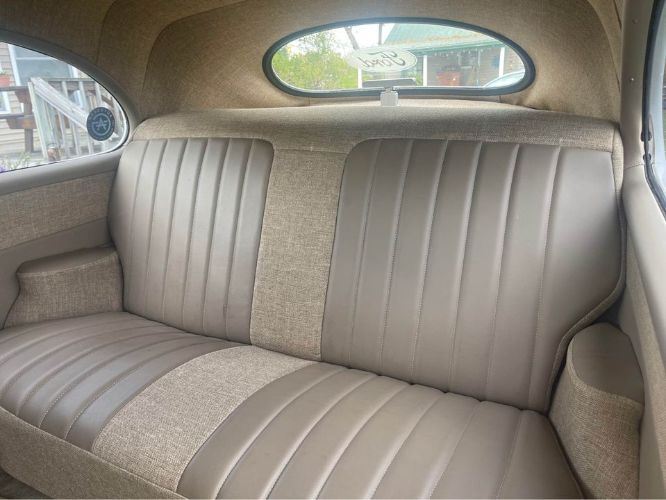 Ford-Sedan-1941-Brown-15