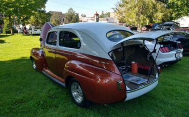 Ford-Sedan-1941-Brown-2