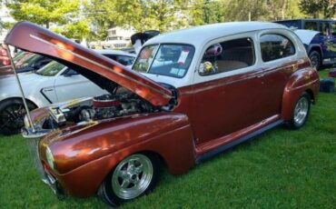 Ford-Sedan-1941-Brown-5
