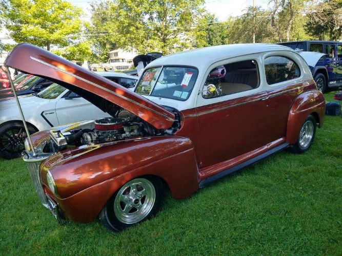 Ford-Sedan-1941-Brown-5