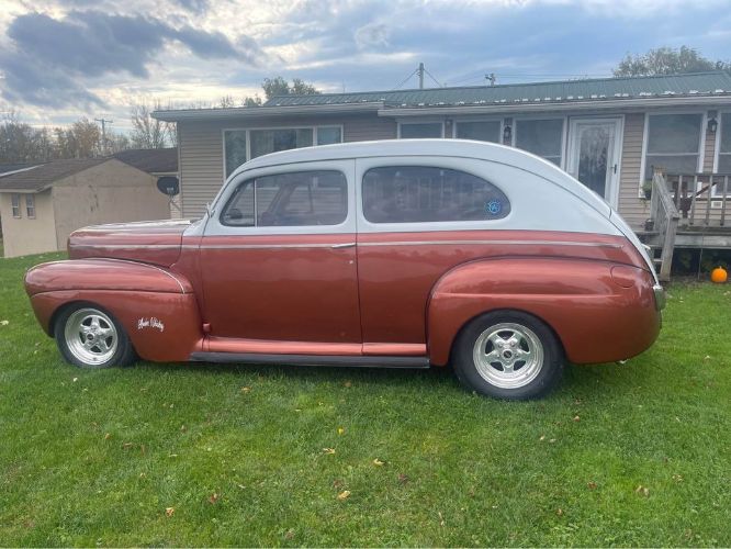 Ford-Sedan-1941-Brown-8