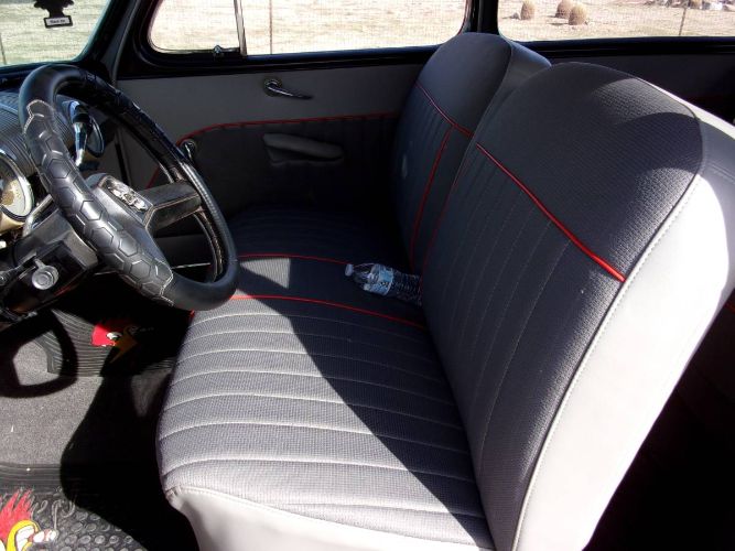 Ford-Sedan-1946-Red-18
