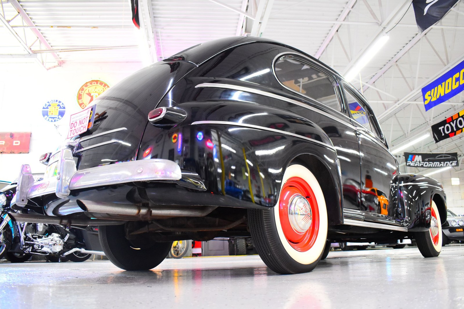 Ford-Sedan-1947-Coupe-10