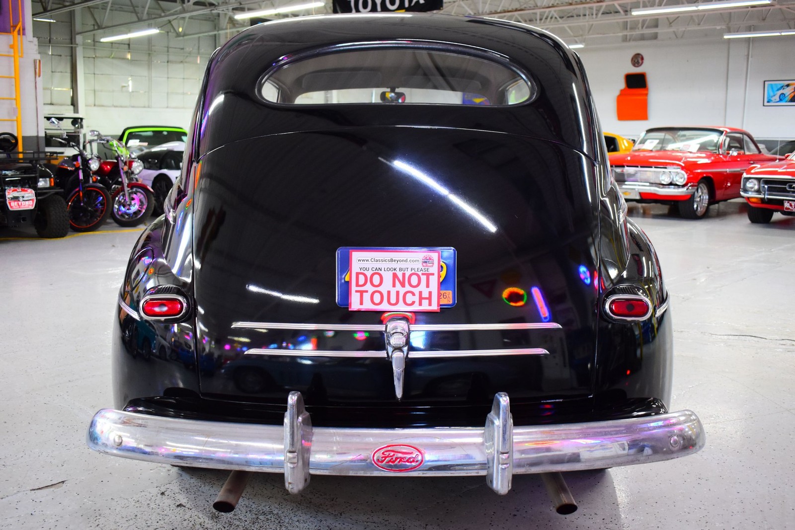 Ford-Sedan-1947-Coupe-11