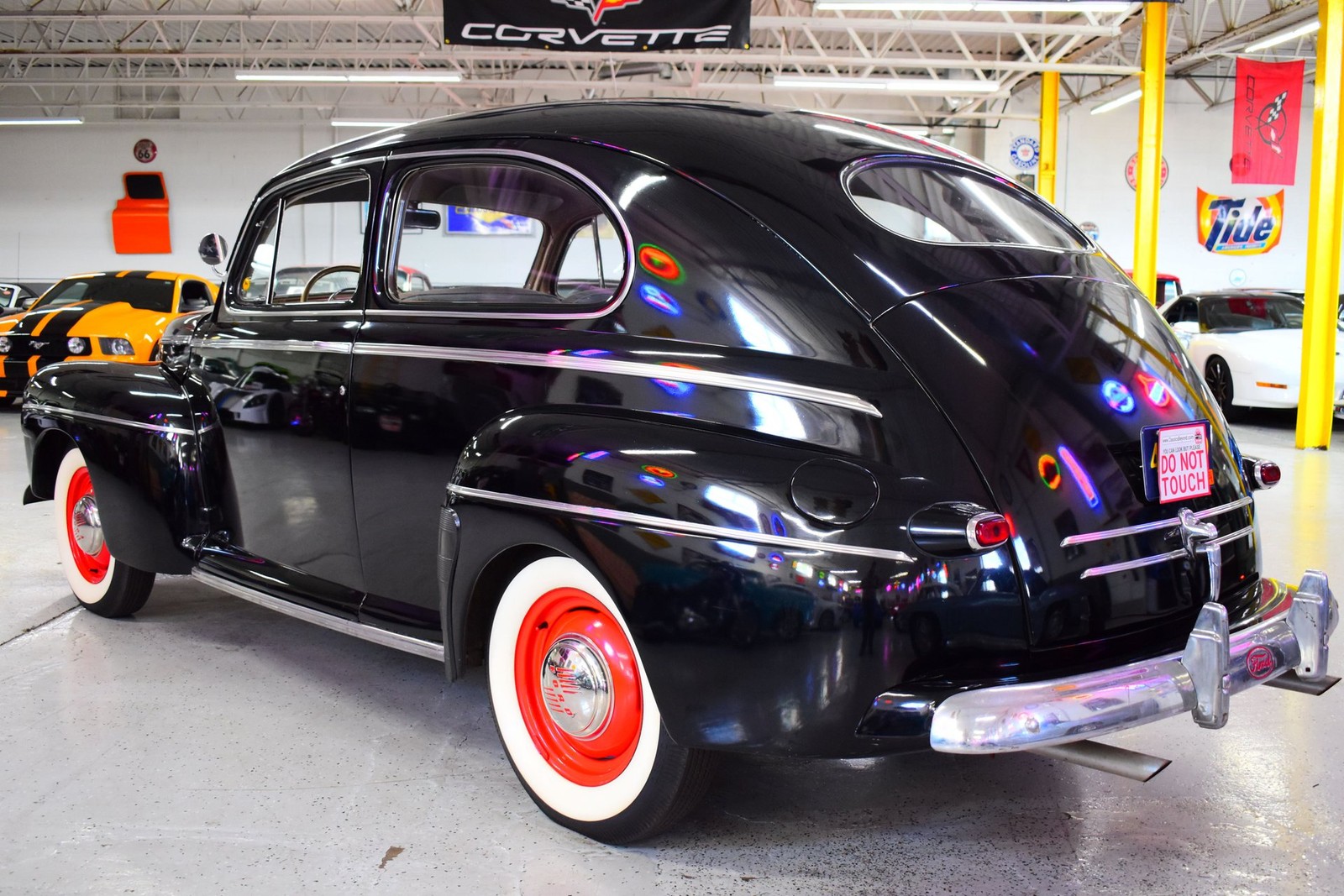 Ford-Sedan-1947-Coupe-14
