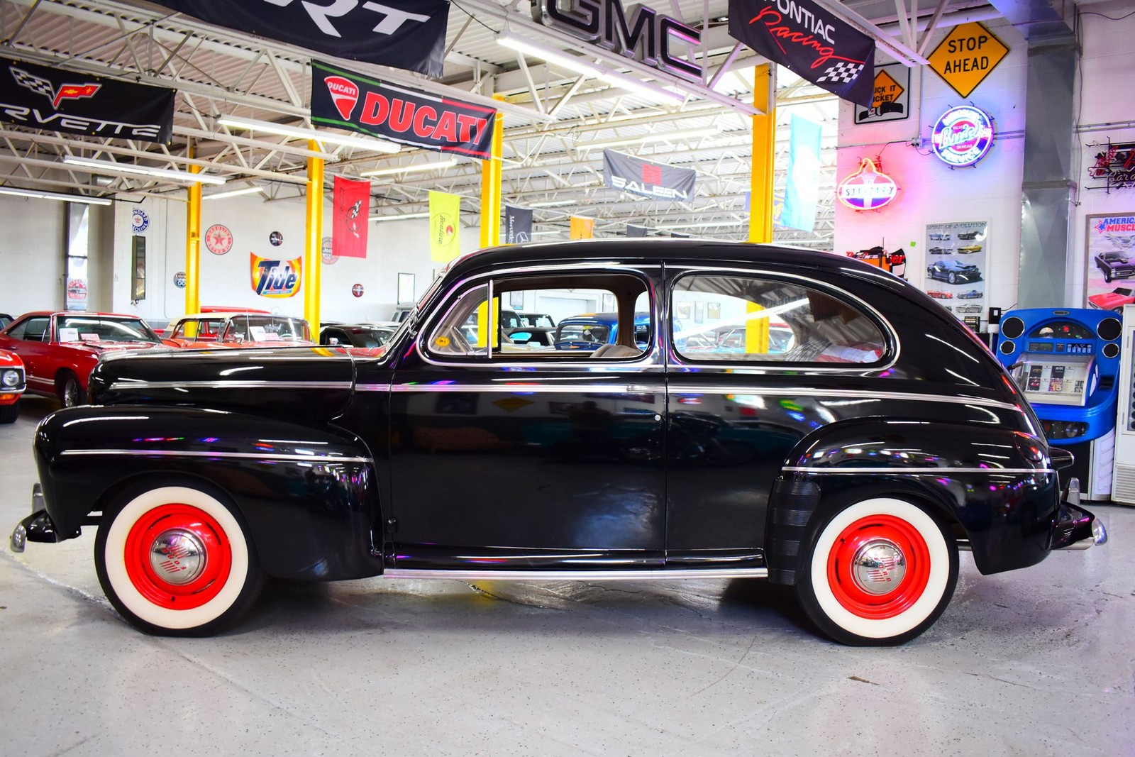 Ford-Sedan-1947-Coupe-17