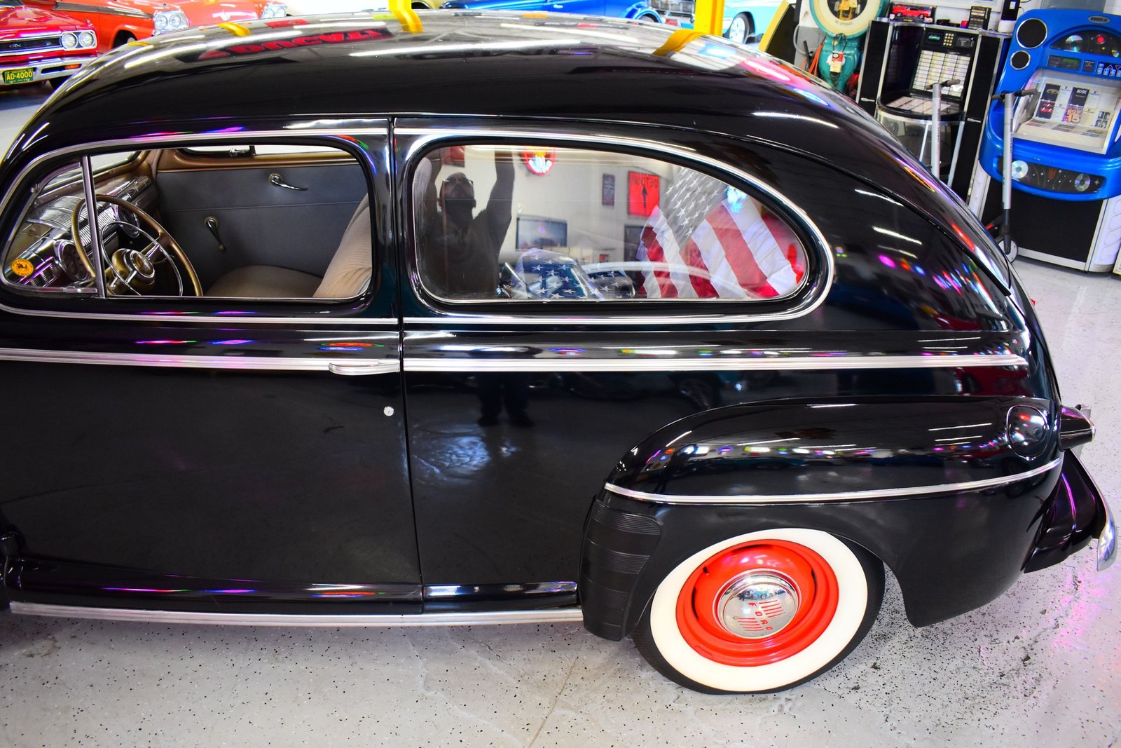 Ford-Sedan-1947-Coupe-18