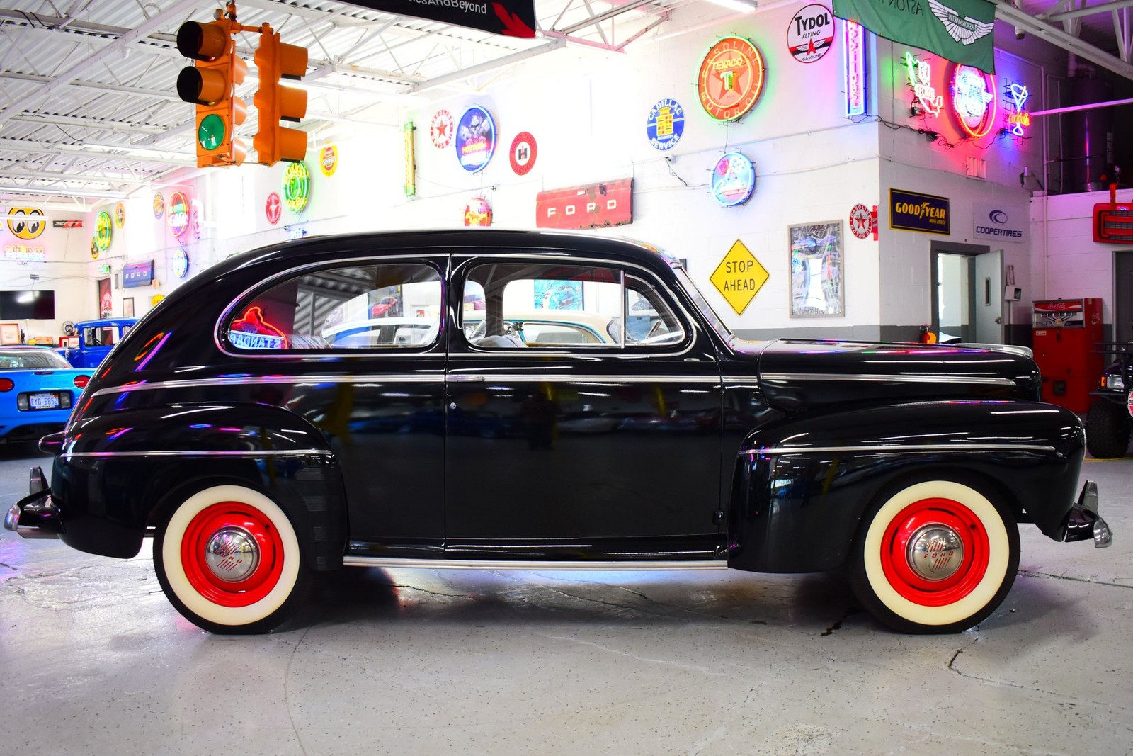Ford-Sedan-1947-Coupe-3