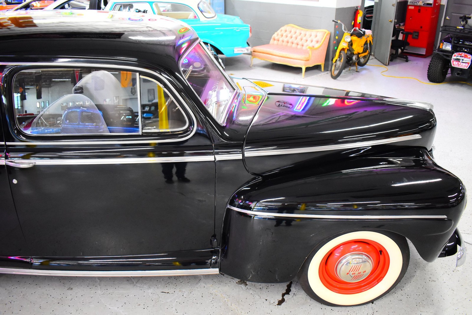 Ford-Sedan-1947-Coupe-4