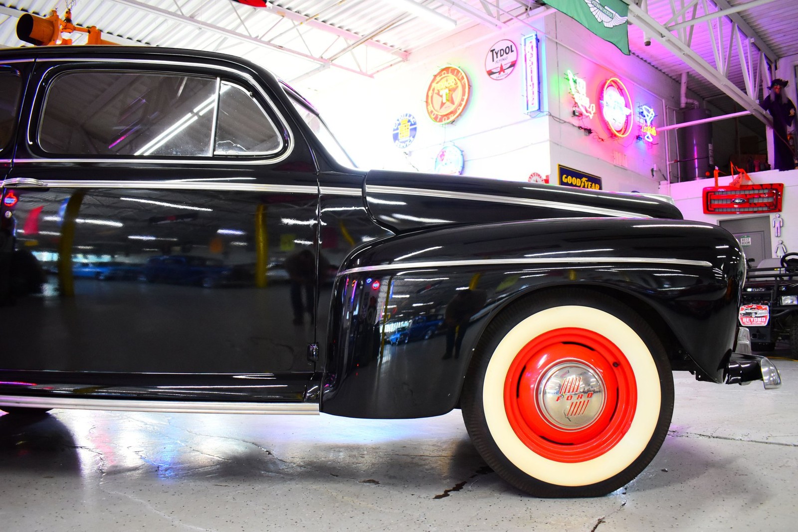 Ford-Sedan-1947-Coupe-7