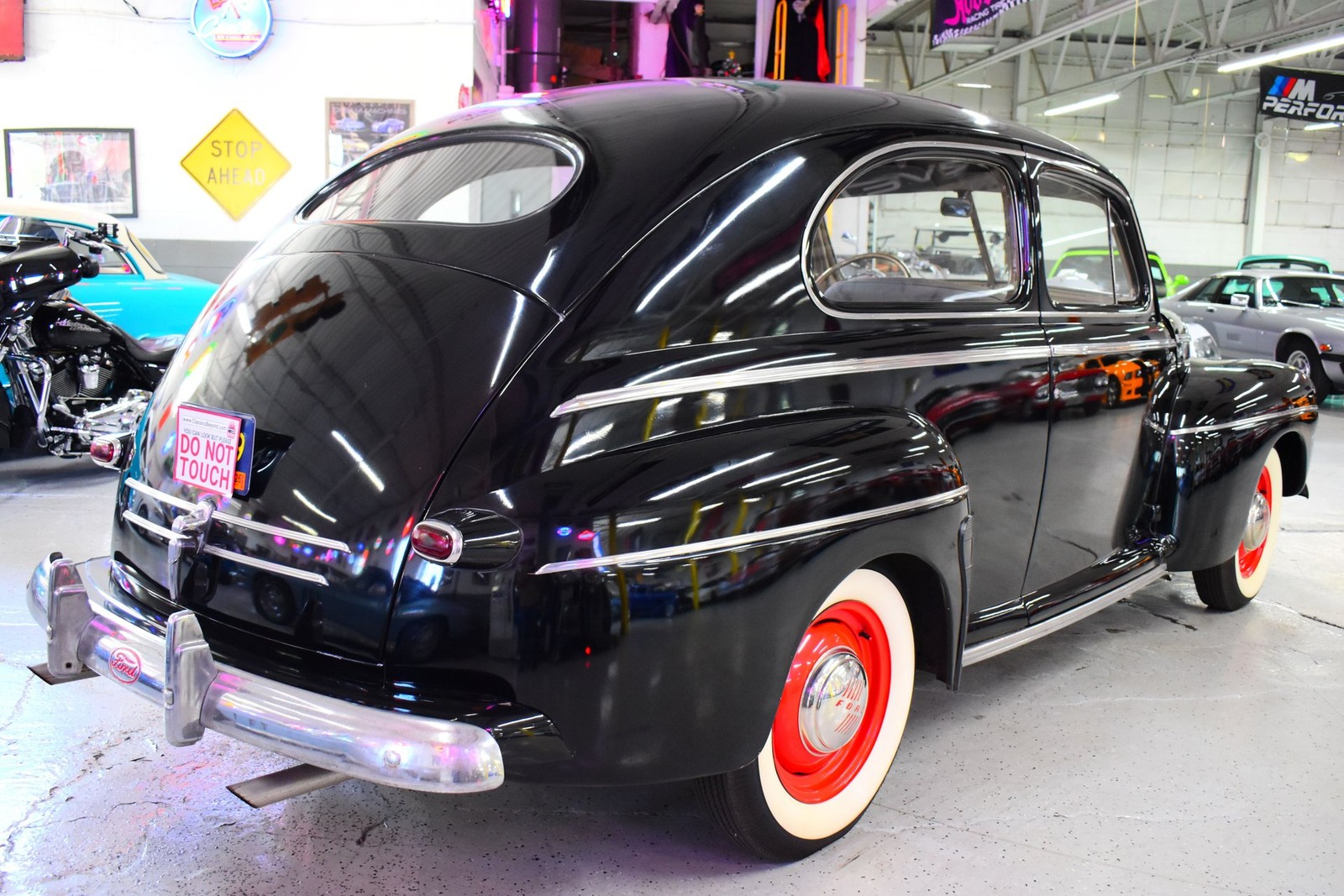 Ford-Sedan-1947-Coupe-8