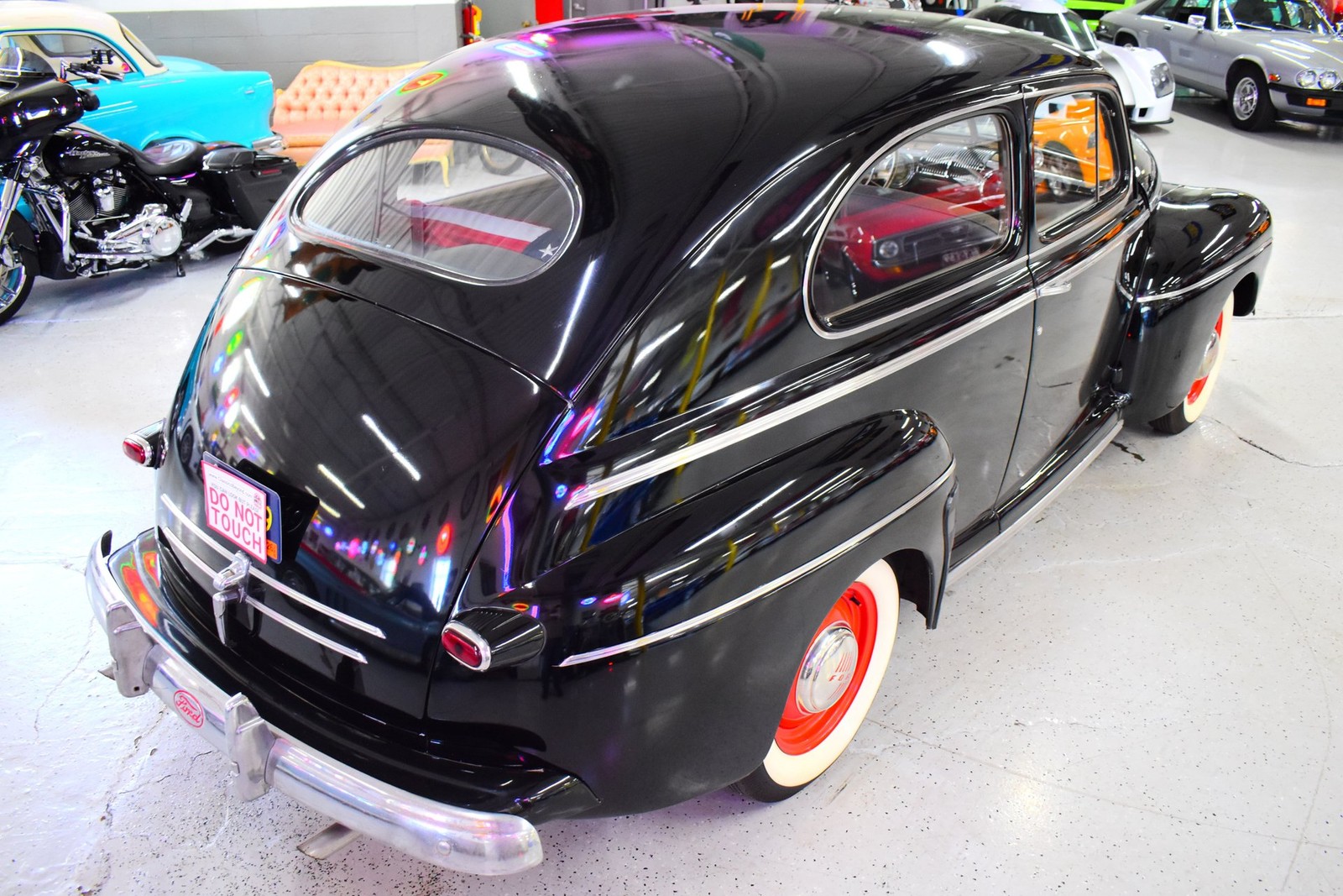 Ford-Sedan-1947-Coupe-9