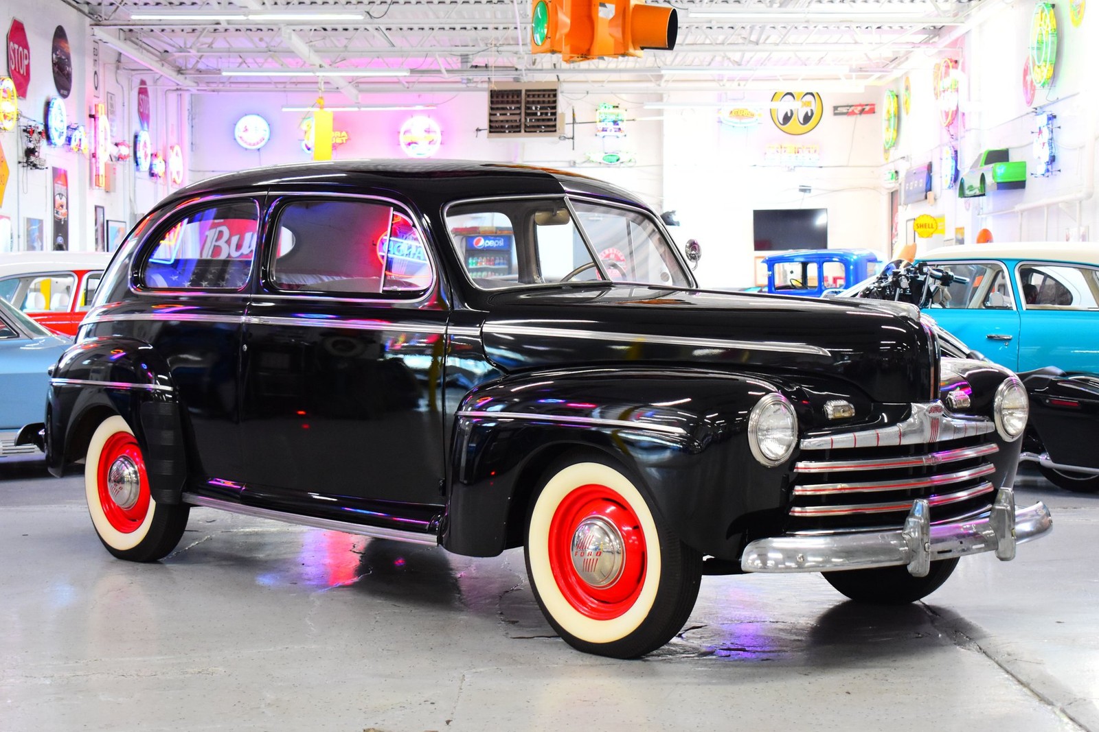 Ford-Sedan-1947-Coupe