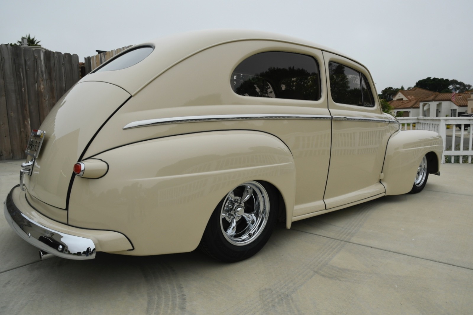 Ford-Sedan-1948-Sedan-1