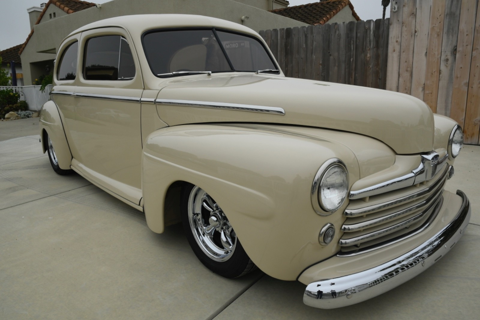 Ford-Sedan-1948-Sedan-2
