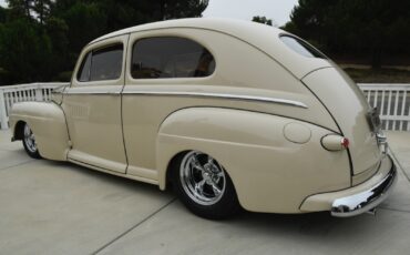 Ford-Sedan-1948-Sedan