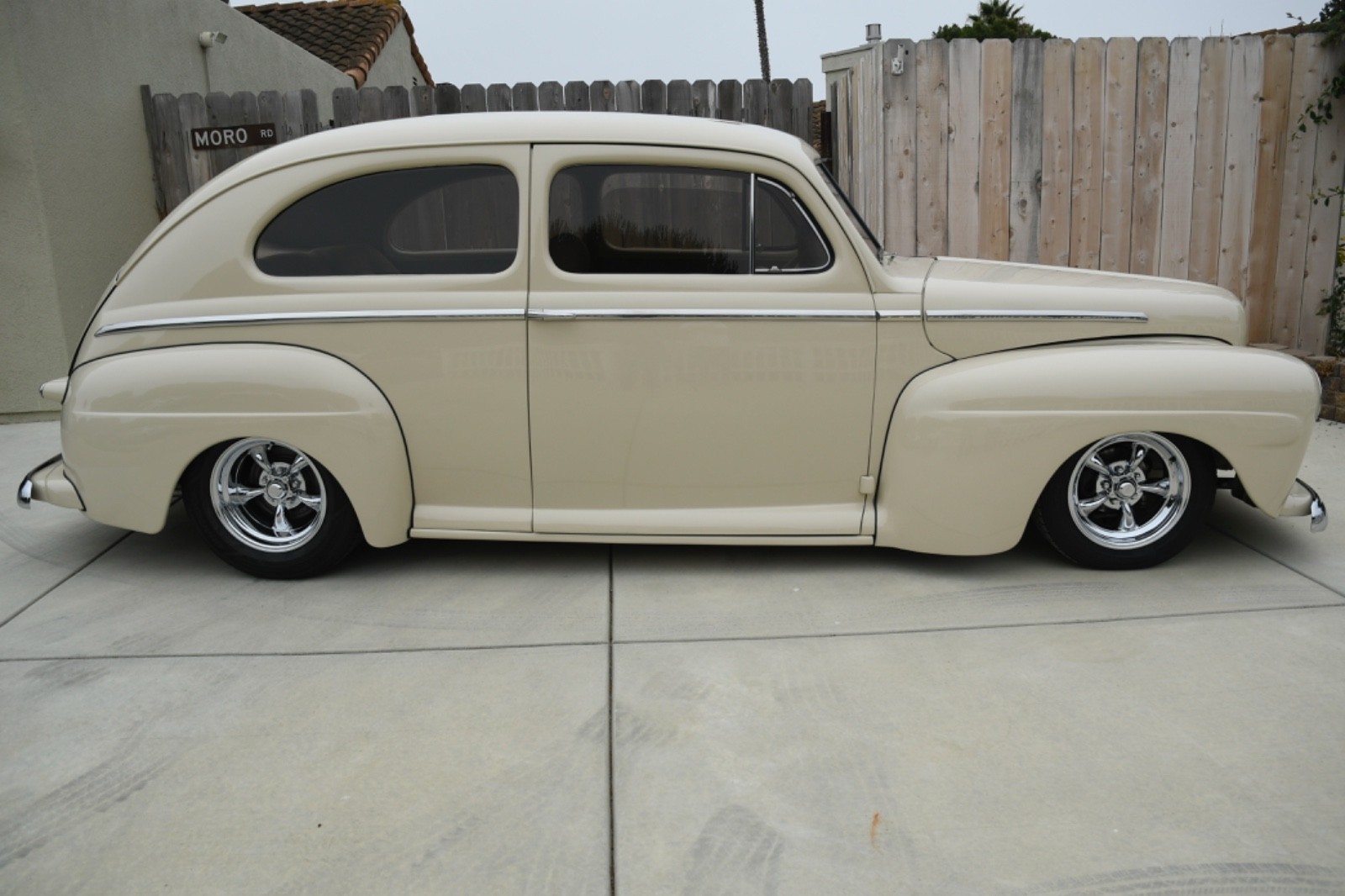 Ford-Sedan-1948-Sedan-5